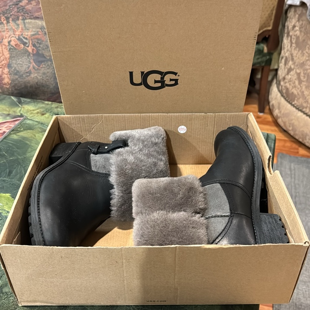 Ugg Black Leather and Grey Sheepskin Ankle Boots New in original box Size 10